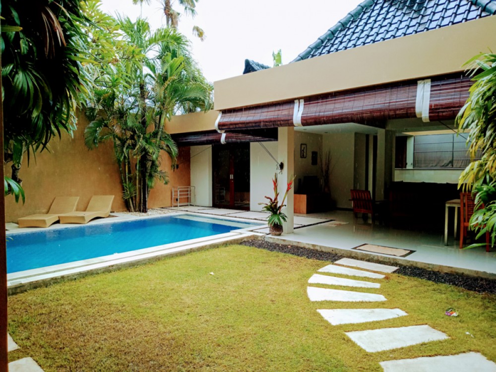 Belle villa de quatre chambres à coucher à vendre à Prime Location de Seminyak