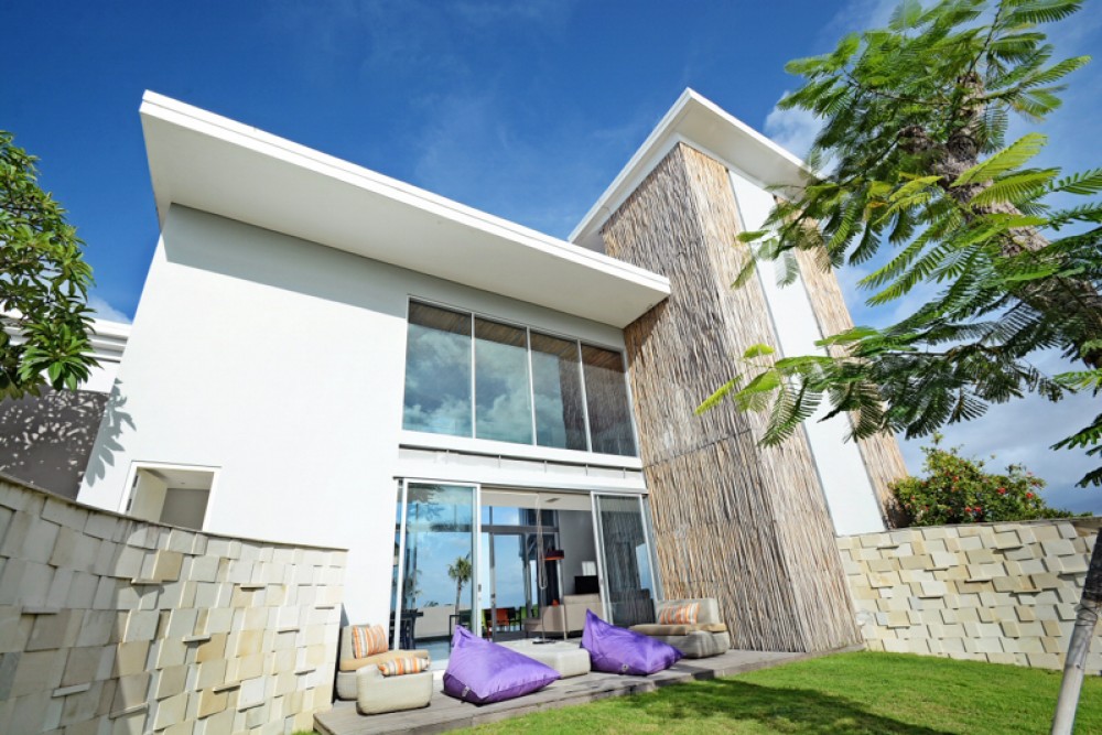 Luxury Modern Villa for Sale with Spacious Land for Sale in Balangan