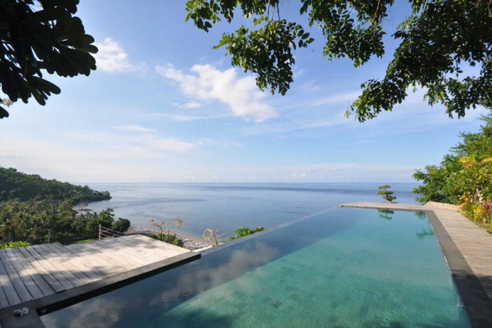 Amazing Hilltop Villa with Ocean and Mountain View for Sale in Amed