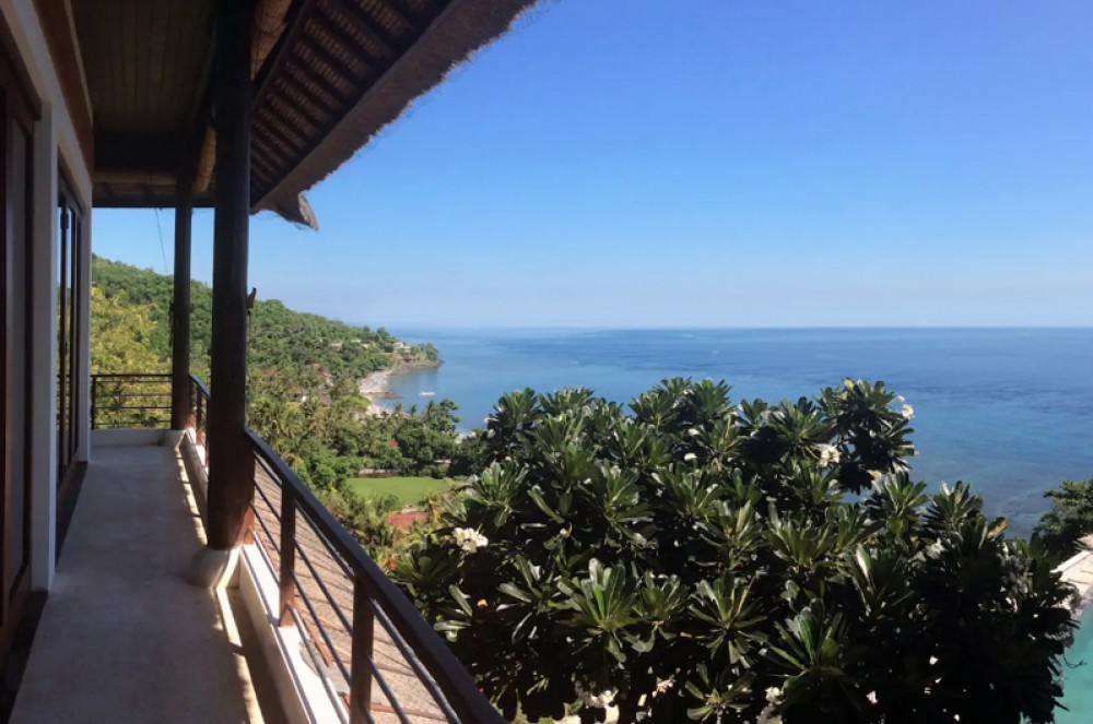 Villa Hilltop Menakjubkan dengan Pemandangan Laut dan Gunung Dijual di Amed