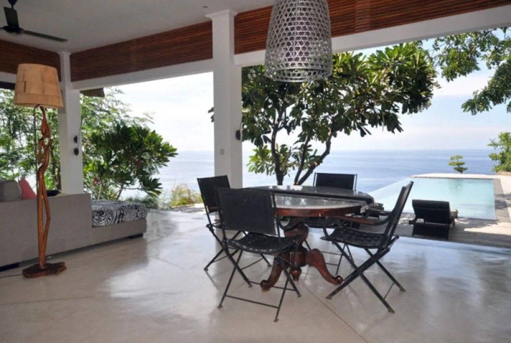 Villa Hilltop Menakjubkan dengan Pemandangan Laut dan Gunung Dijual di Amed