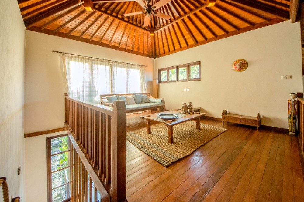 Beautiful Freehold Villa with Spacious Land for Sale in Bukit