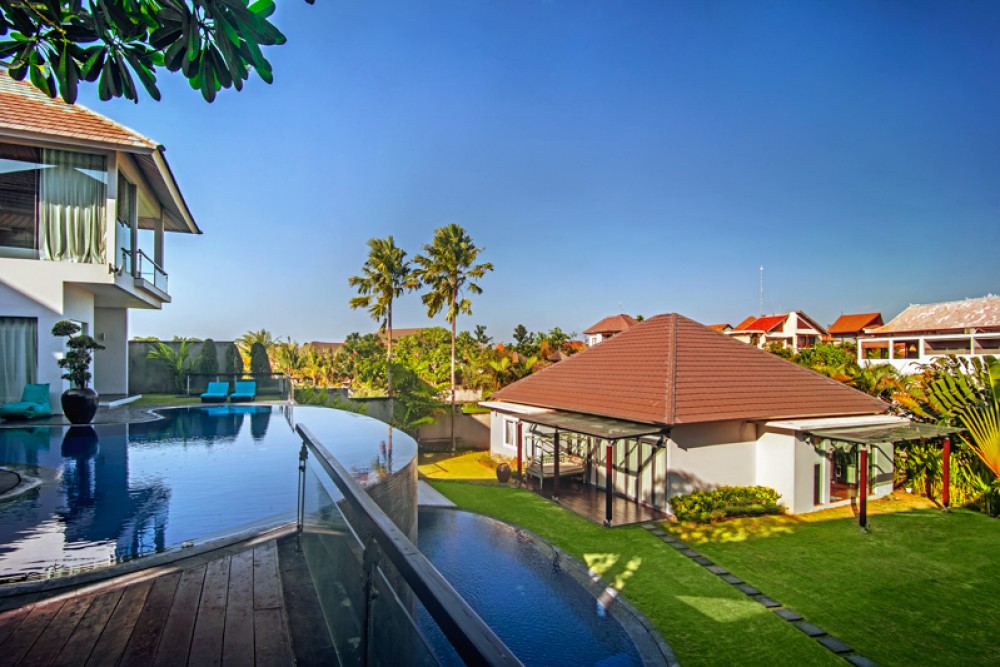 Villa Luas, Berjalan Jarak ke Pantai Dijual di Canggu