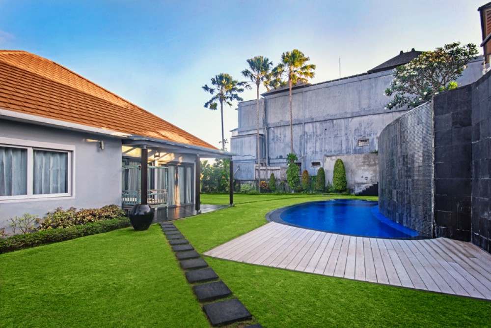 Villa Luas, Berjalan Jarak ke Pantai Dijual di Canggu