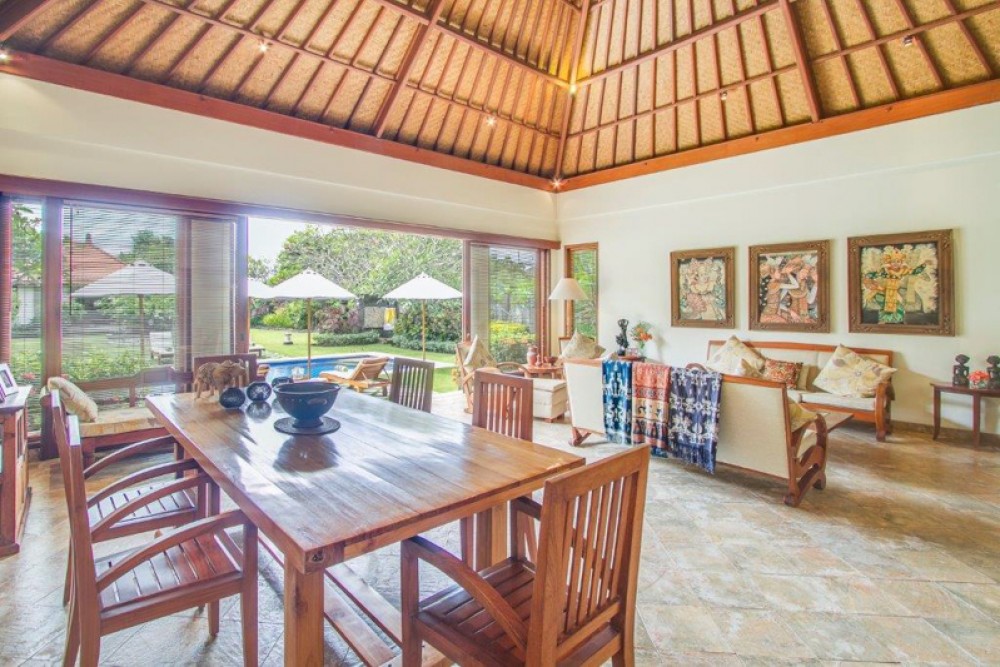 Villa Tepi Laut Luar Biasa Dijual di Tanjungbenoa