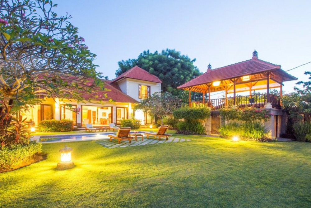 Villa Tepi Laut Luar Biasa Dijual di Tanjungbenoa