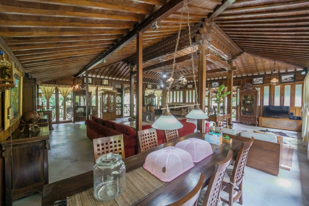 Villa traditionnelle avec un terrain spacieux à vendre à Gianyar