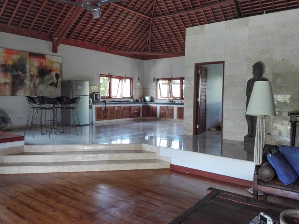 Villa Hak Milik Tiga Kamar Tidur yang mengesankan Dijual di Canggu
