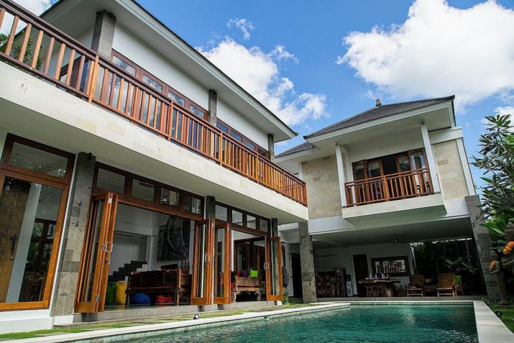 Villa Modern Yang Indah Dijual di Petitenget