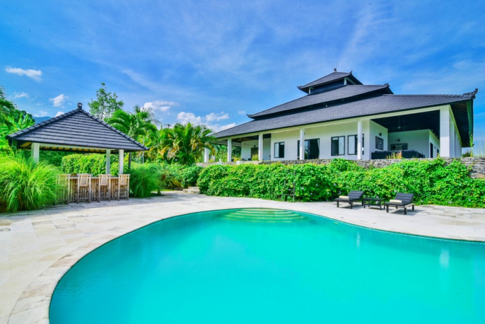 Spectaculaire spacieuse villa à vendre au nord de Bali