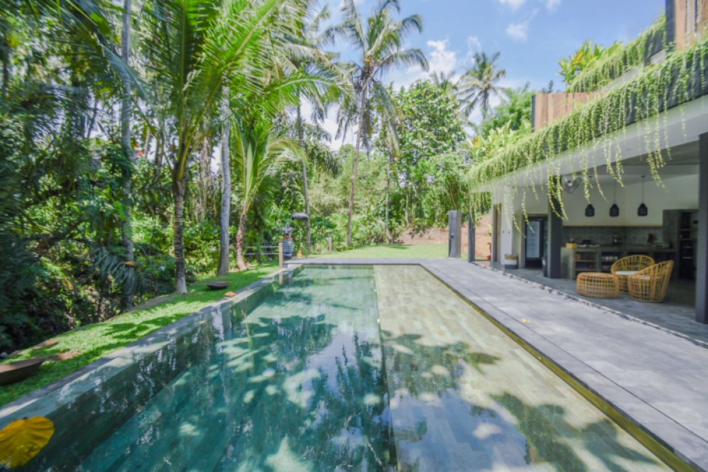 Magnifique hôtel neuf de six chambres à vendre à Ubud