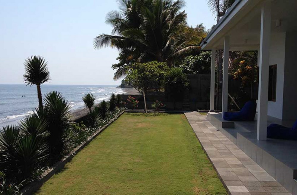 Charming Modern Beachfront Villa for Sale in Buleleng