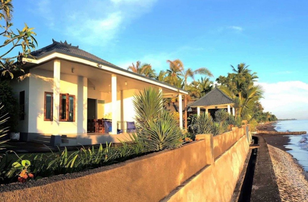 Charming Modern Beachfront Villa for Sale in Buleleng