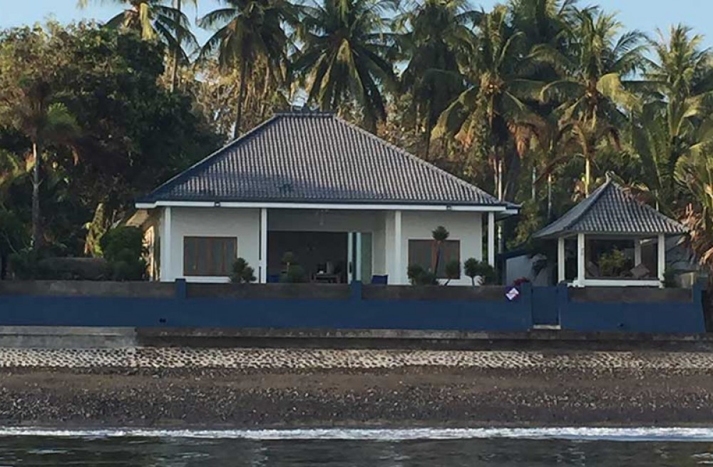 Charmante villa moderne en bord de mer à vendre à Buleleng