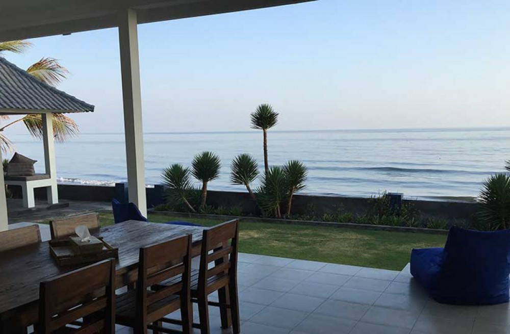 Charming Modern Beachfront Villa for Sale in Buleleng