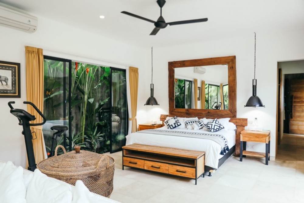Villa Tiga Kamar Tidur yang menakjubkan dan Satu Apartemen Dijual di Canggu