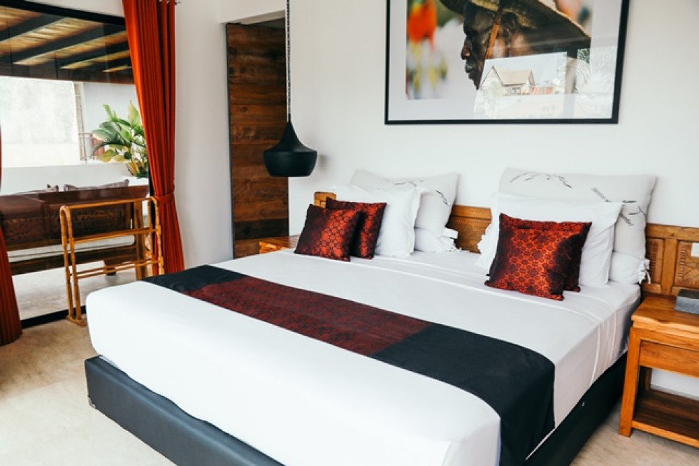 Villa Tiga Kamar Tidur yang menakjubkan dan Satu Apartemen Dijual di Canggu