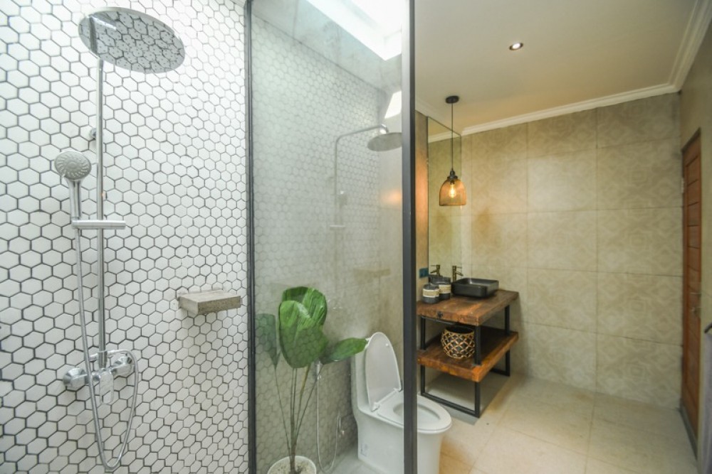 Villa Mewah Baru Tiga Kamar Tidur di Lokasi Utama Area Canggu