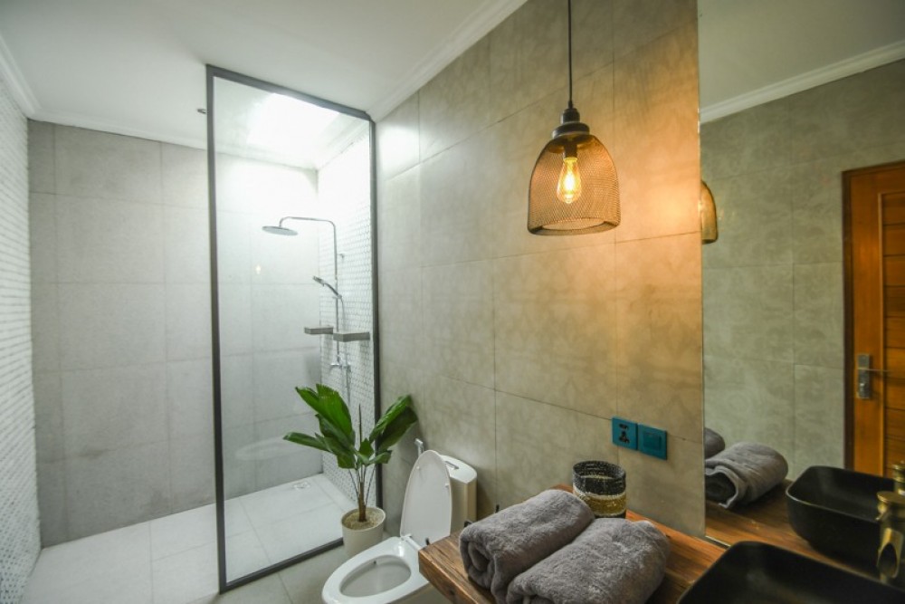 Villa Mewah Baru Tiga Kamar Tidur di Lokasi Utama Area Canggu