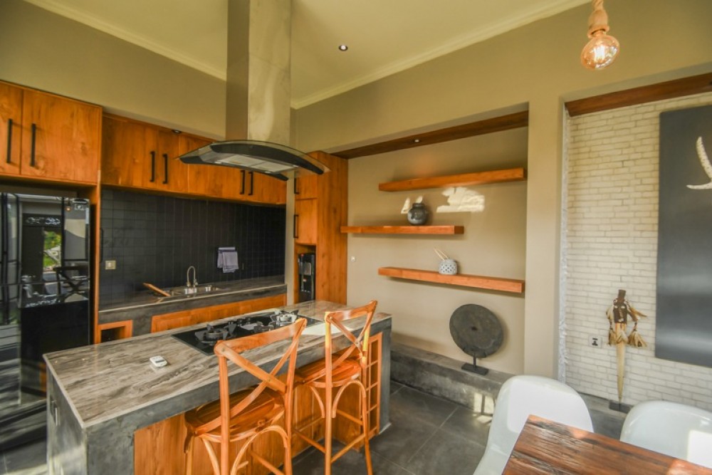 Villa Mewah Baru Tiga Kamar Tidur di Lokasi Utama Area Canggu