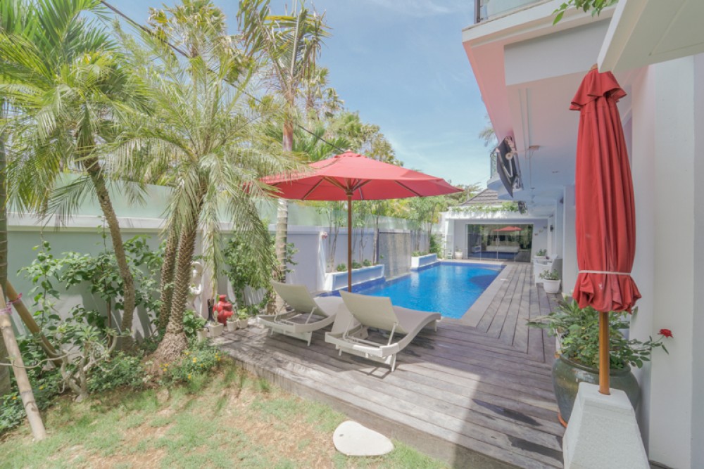 Belle villa de trois chambres en pleine propriété à vendre à Seminyak