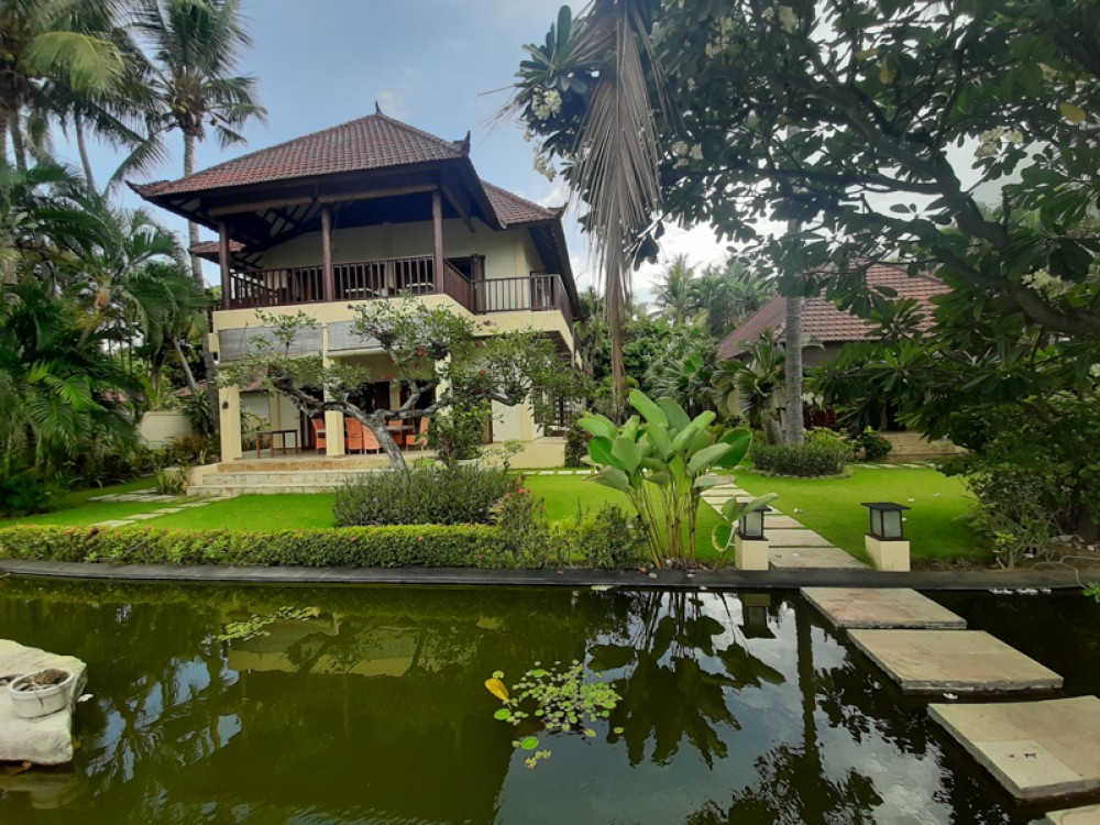 Villa Tepi Pantai yang Menakjubkan dengan Nilai Terbaik untuk Dijual di Lovina