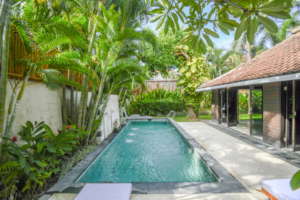 Villa Cantik Di Bawah Pasar, ROI Dijual di Seminyak