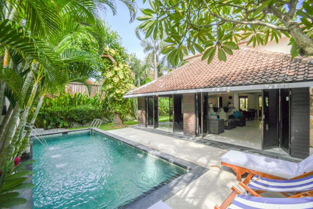 Villa Cantik Di Bawah Pasar, ROI Dijual di Seminyak