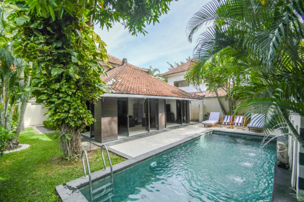 Villa Cantik Di Bawah Pasar, ROI Dijual di Seminyak