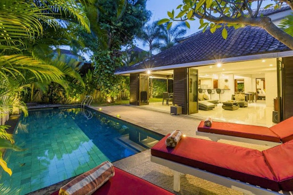 Villa Cantik Di Bawah Pasar, ROI Dijual di Seminyak