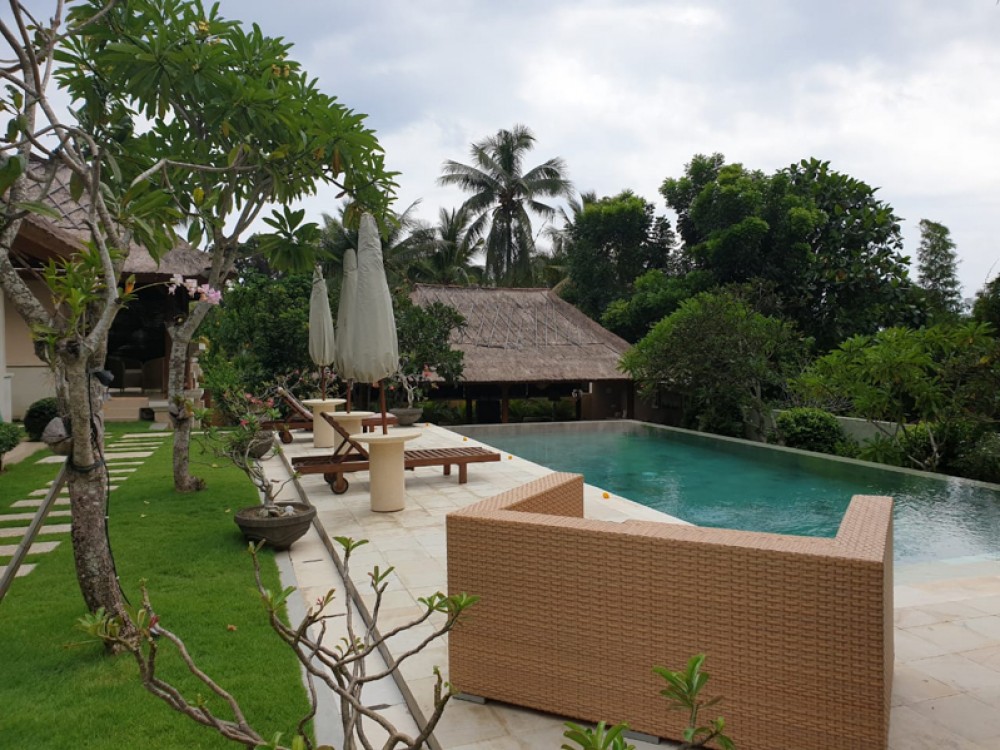 Belle villa d'investissement de trois chambres à vendre à Karangasem