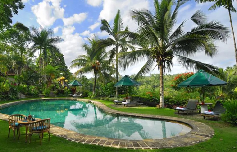 Resort Hotel Bintang Tiga Dijual di Ubud