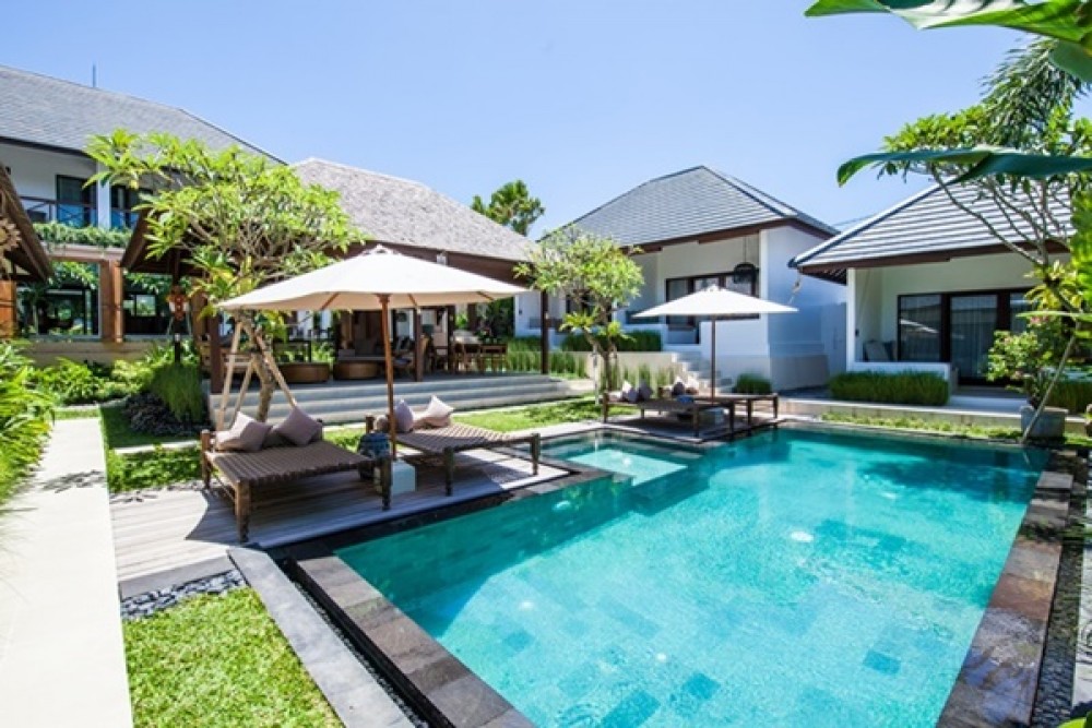 Villa 9 Kamar Tidur Leasehold Menakjubkan Dijual di Canggu