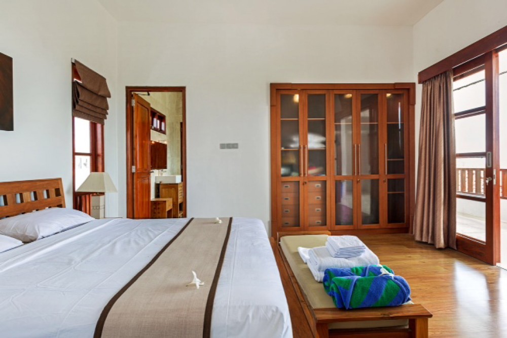 Amazing Villa With Ocean View for Sale in Balangan