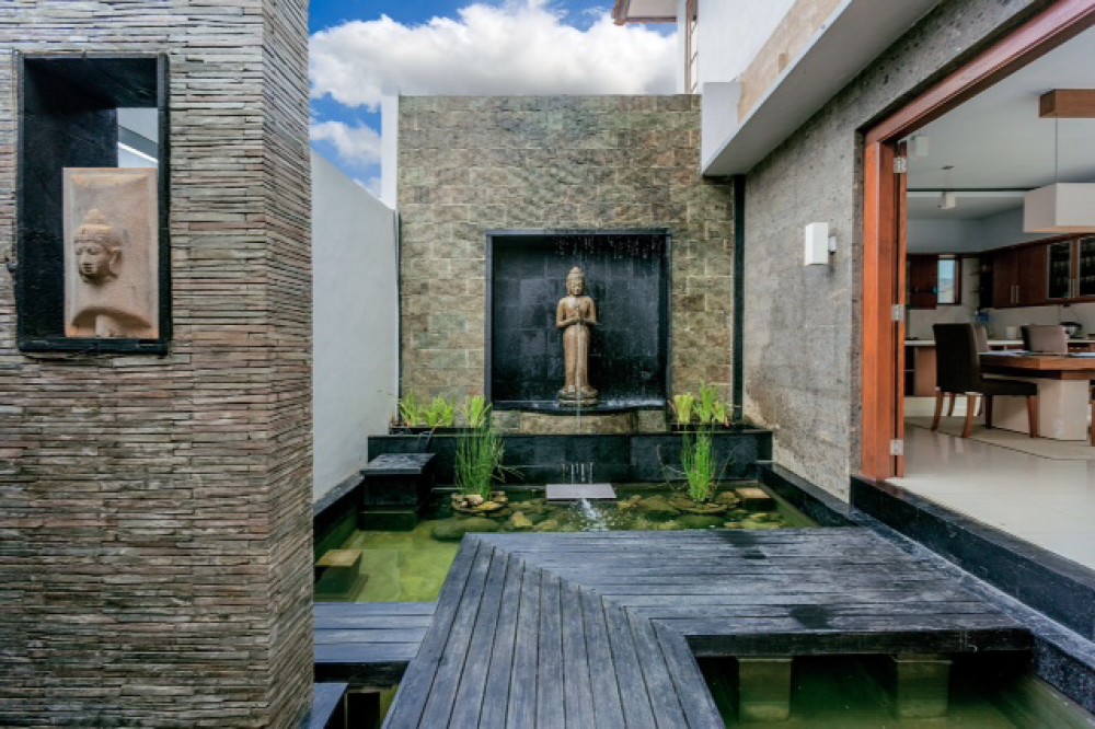 Amazing Villa With Ocean View for Sale in Balangan