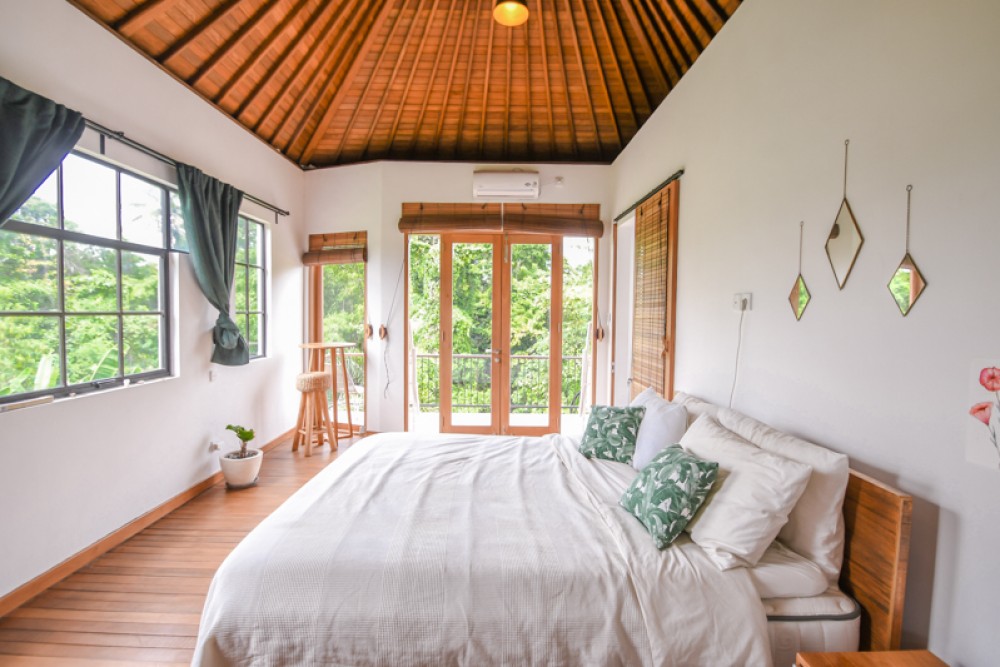 Villa Satu Kamar Tidur Unik dengan Pemandangan Hijau Dijual di Canggu