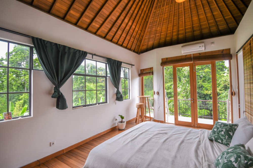 Villa Satu Kamar Tidur Unik dengan Pemandangan Hijau Dijual di Canggu