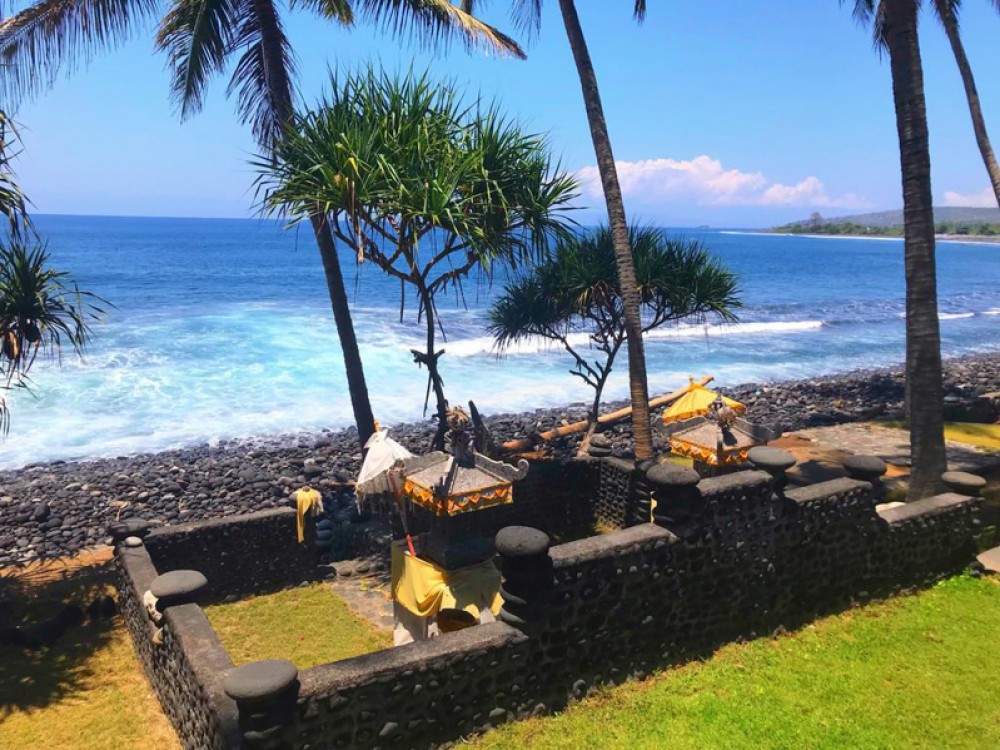 Amazing Beachfront Property Deal for Sale in Karangasem