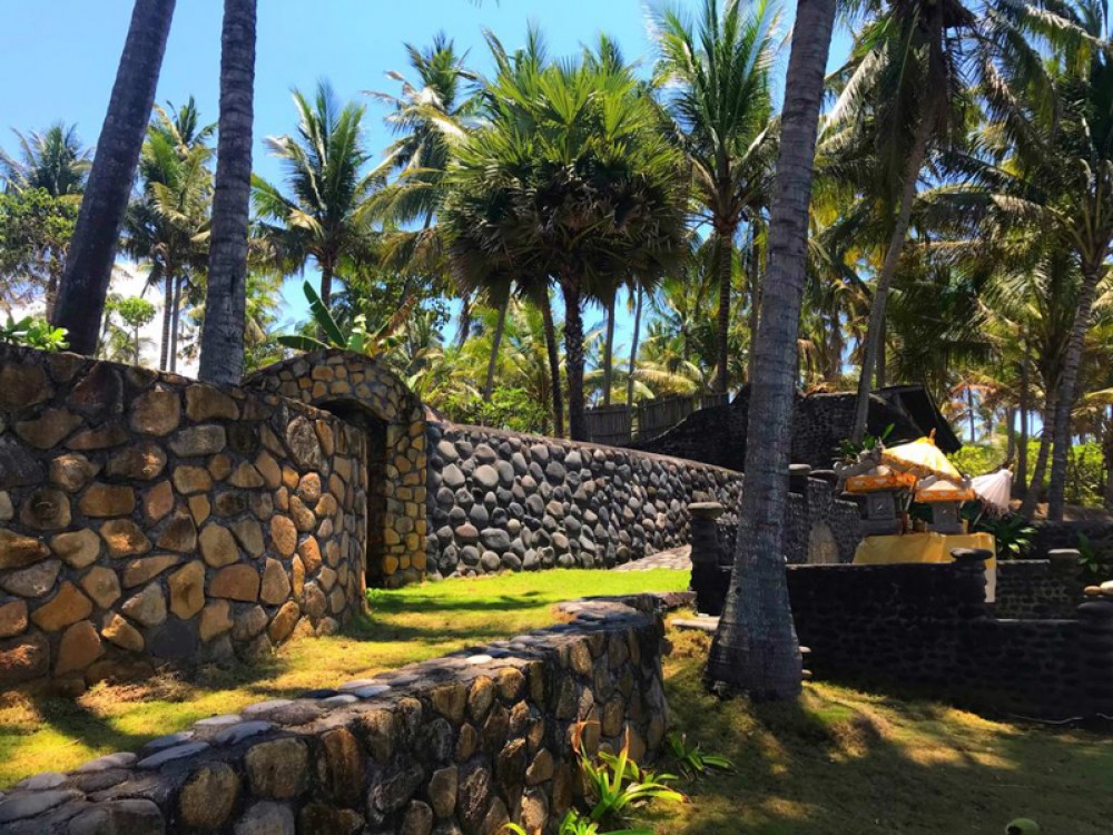 Amazing Beachfront Property Deal for Sale in Karangasem