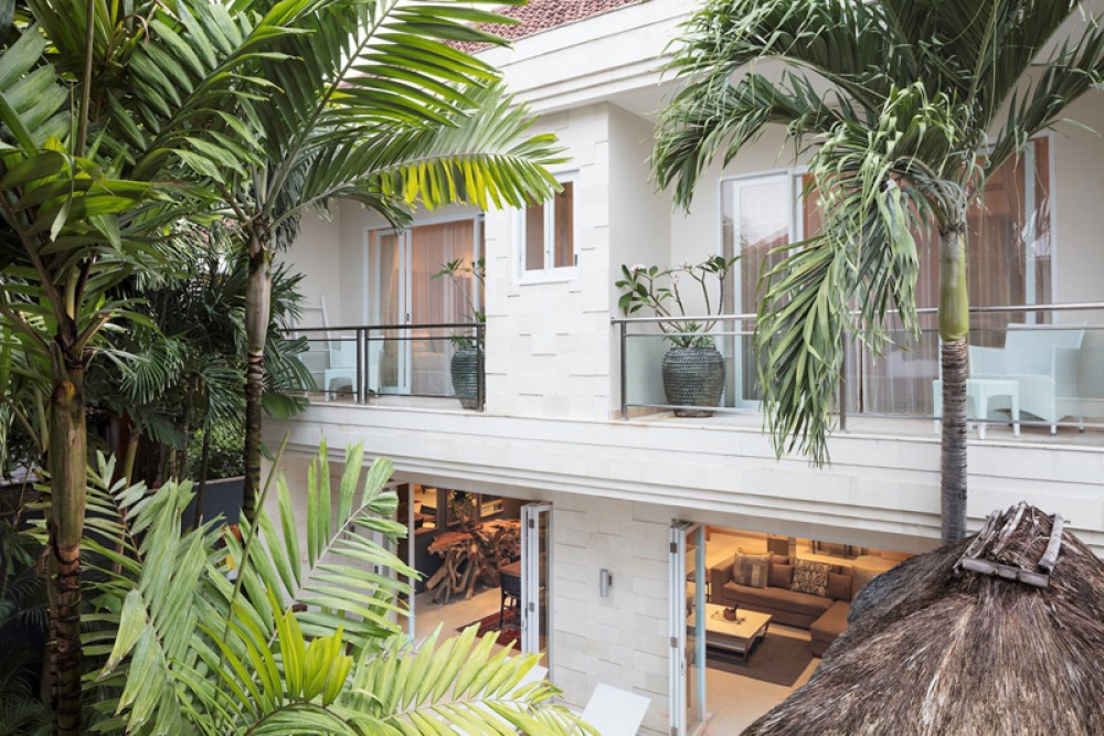 Fantastique villa moderne de trois chambres à vendre à Seminyak