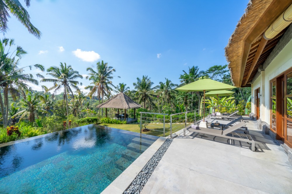 Villa Pribadi Santai yang Menakjubkan dengan Pemandangan Hutan Dijual di Ubud
