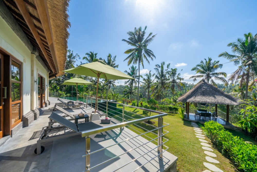 Villa Pribadi Santai yang Menakjubkan dengan Pemandangan Hutan Dijual di Ubud