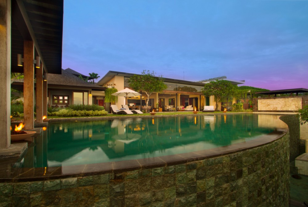 Luxurious Villa with Amazing View for Sale in Bukit