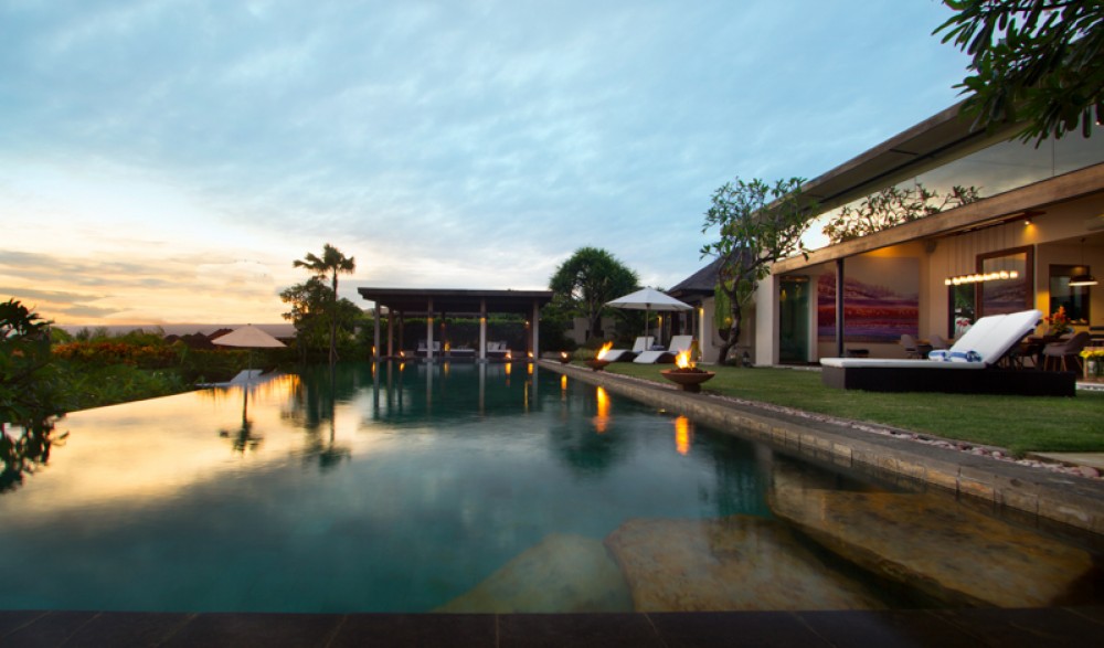 Luxurious Villa with Amazing View for Sale in Bukit