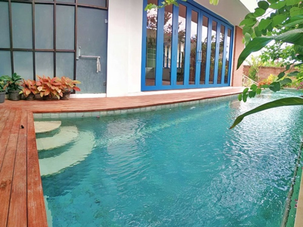 8 Bedroom Brand New Villa in Tumbak Bayuh for Sale