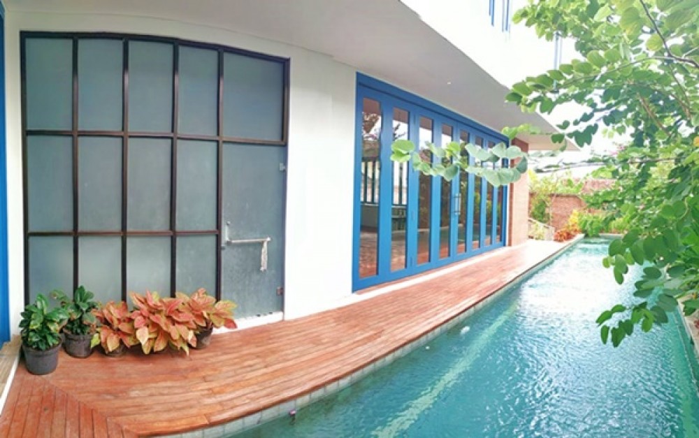 8 Bedroom Brand New Villa in Tumbak Bayuh for Sale