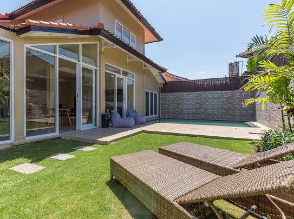 Villa Tiga Kamar Tidur Modern Dijual di Lokasi Terbaik Seminyak