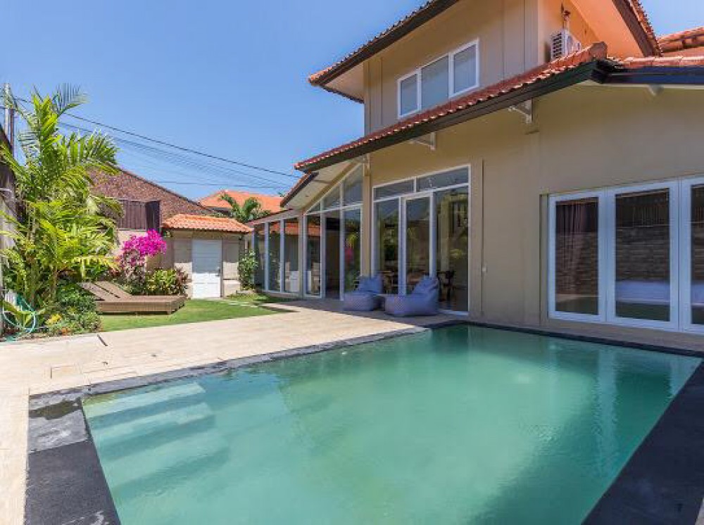 Villa moderne de trois chambres à vendre dans le meilleur emplacement de Seminyak