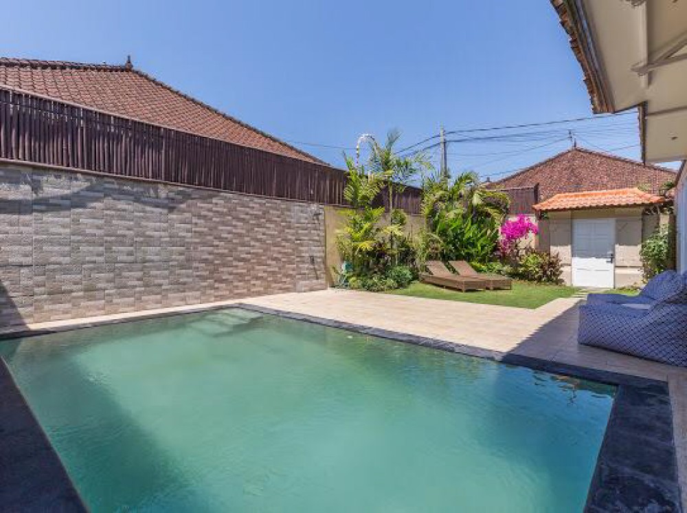 Villa moderne de trois chambres à vendre dans le meilleur emplacement de Seminyak