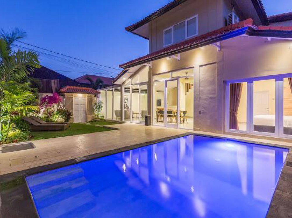 Villa moderne de trois chambres à vendre dans le meilleur emplacement de Seminyak